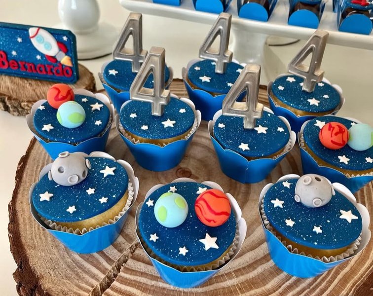 Cupcake com Decoração em Pasta 2D 