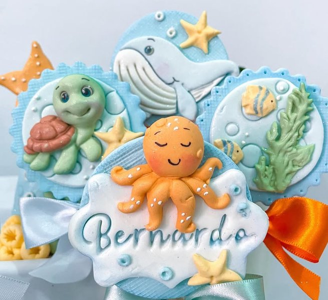 Pirulito de Chocolate com Decoração em Alto Relevo