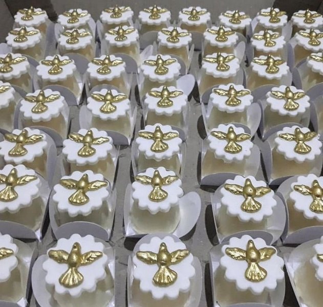 Trufas Decoradas com Apliques em Pasta Americana